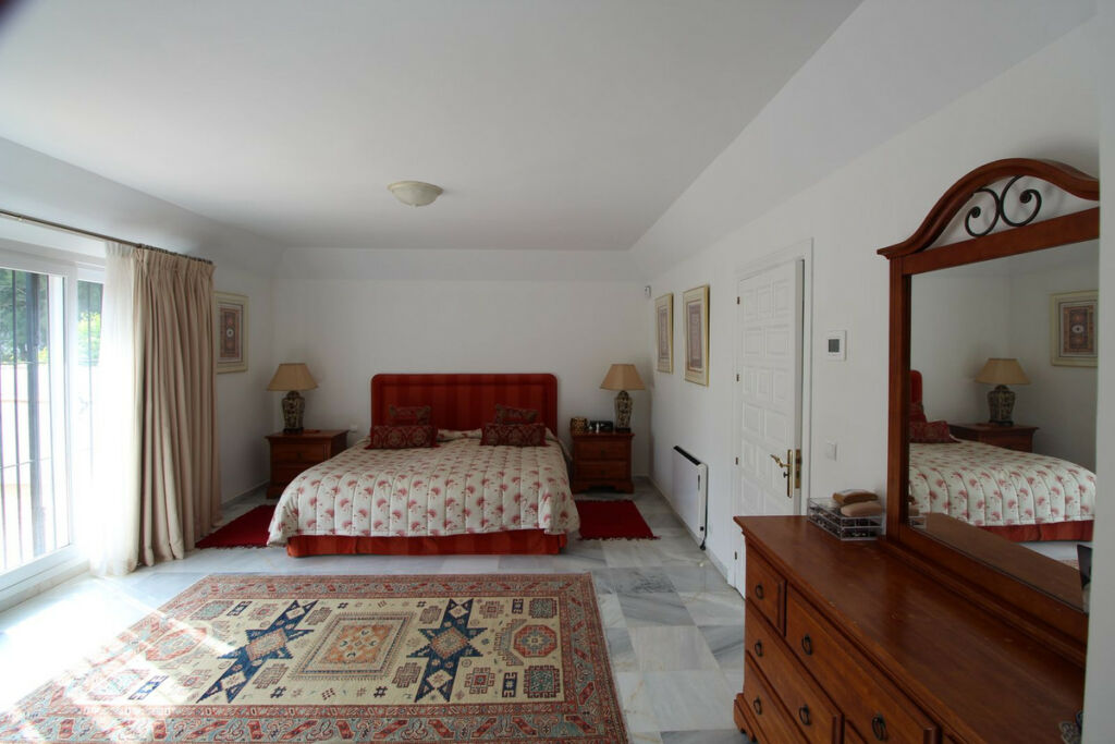 Detached Villa Sotogrande Alto Cádiz - image 31