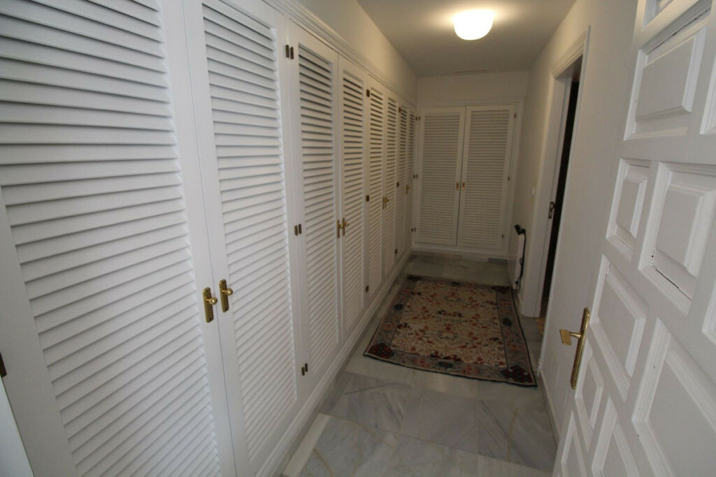 Detached Villa Sotogrande Alto Cádiz - image 32