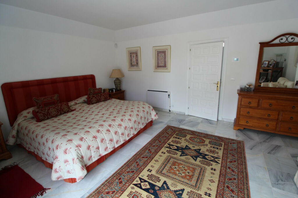 Detached Villa Sotogrande Alto Cádiz - image 35