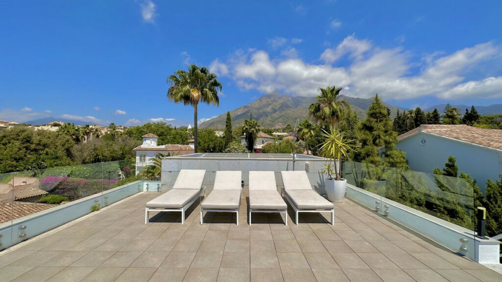 Detached Villa Nagüeles Málaga - image 36