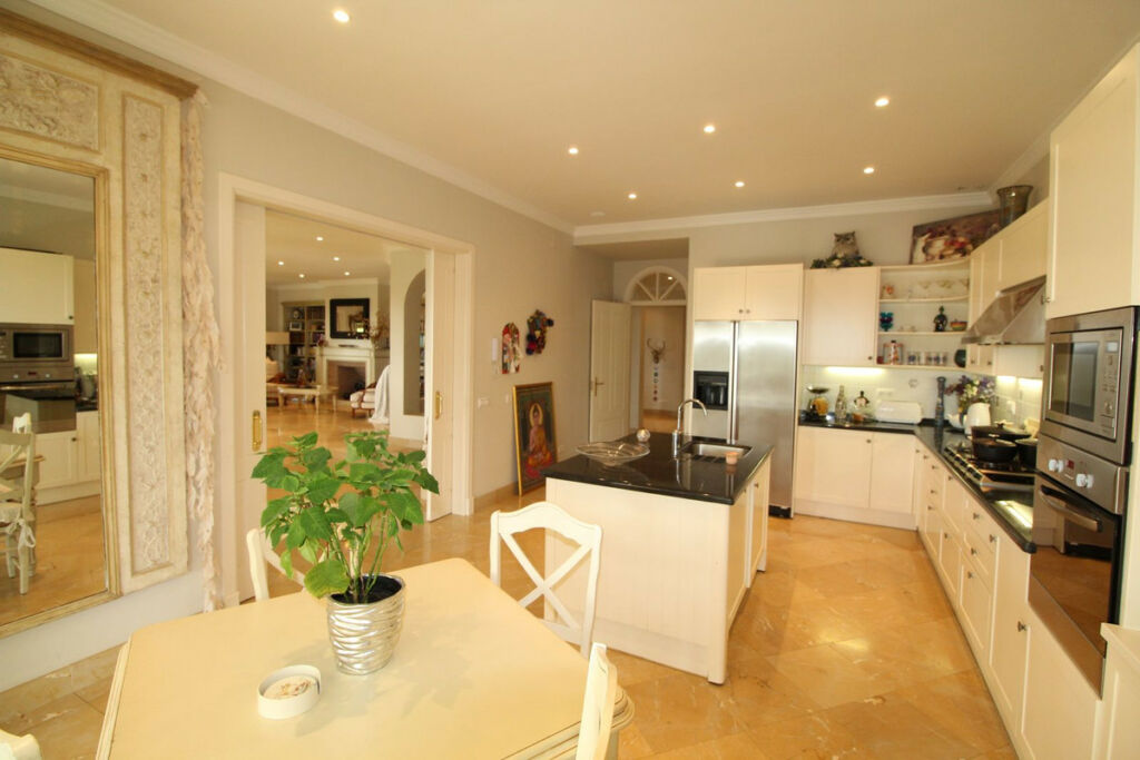 Detached Villa Sotogrande Alto Cádiz - image 37