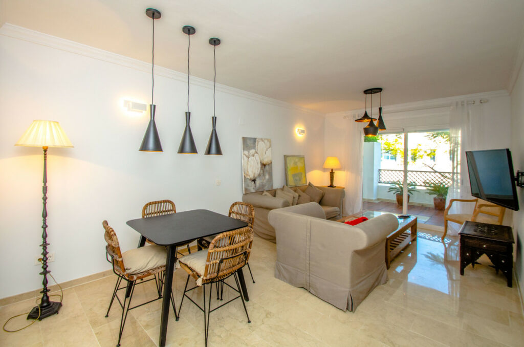Middle Floor Apartment Puerto Banús Málaga - image 4