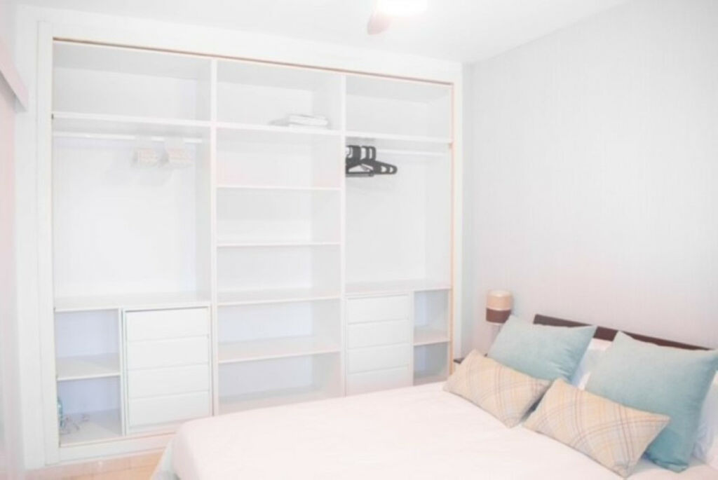 Top Floor Apartment Puerto Banús Málaga - image 4