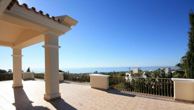 Detached Villa Sierra Blanca Málaga - image 4