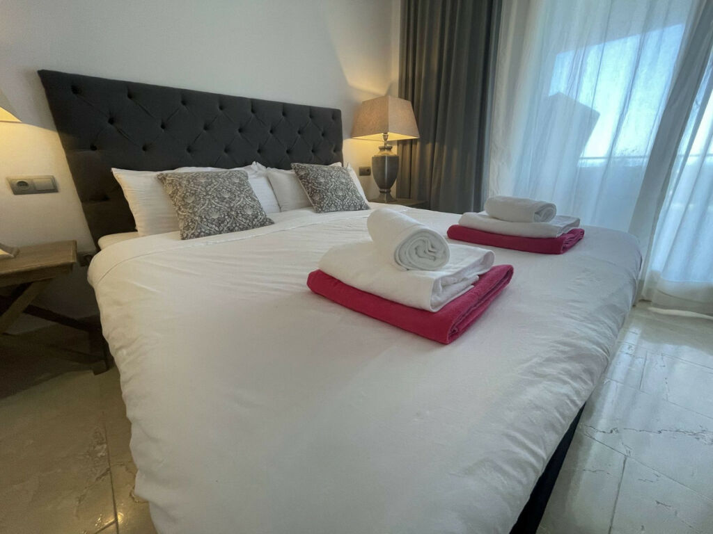 Middle Floor Apartment Benahavís Málaga - image 4