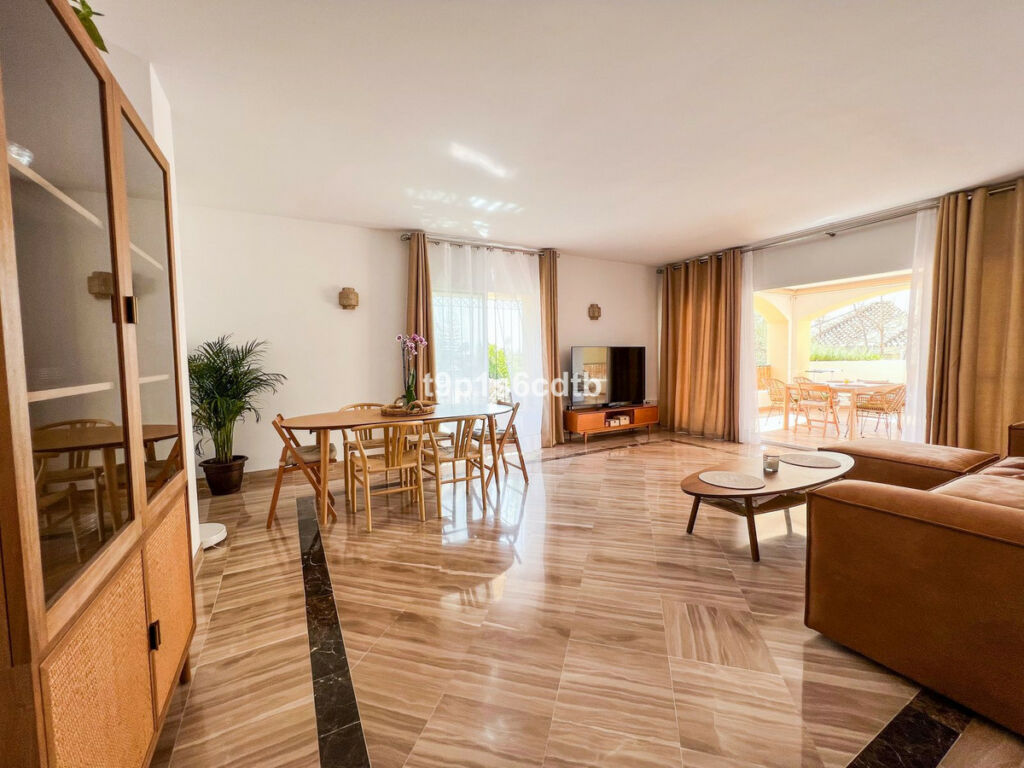 Middle Floor Apartment Bahía de Marbella Málaga - image 4
