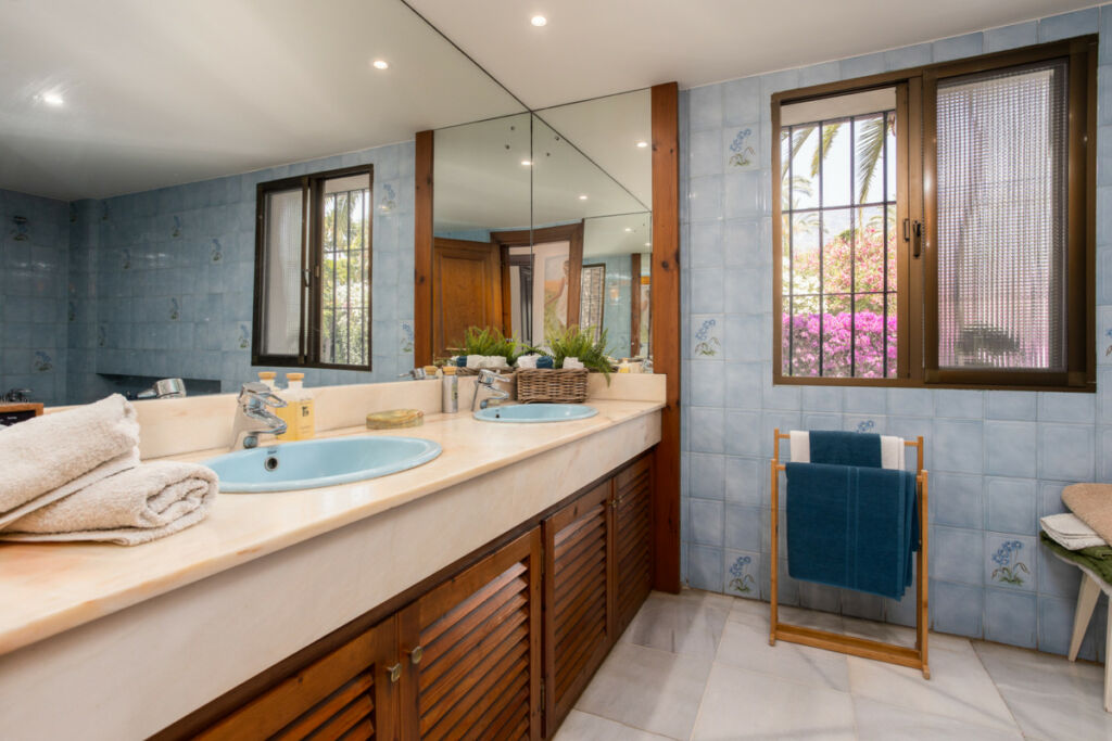 Detached Villa Marbella Málaga - image 46