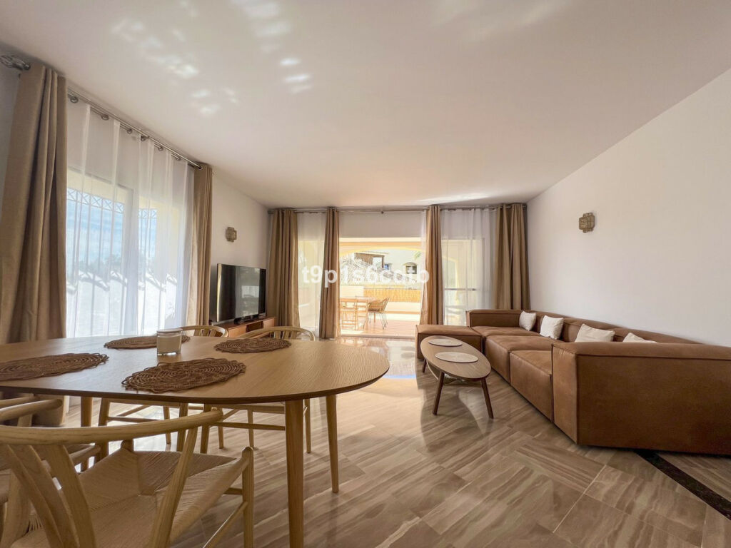 Middle Floor Apartment Bahía de Marbella Málaga - image 5