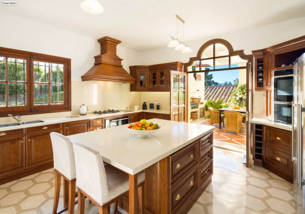 Detached Villa Sierra Blanca Málaga - image 5