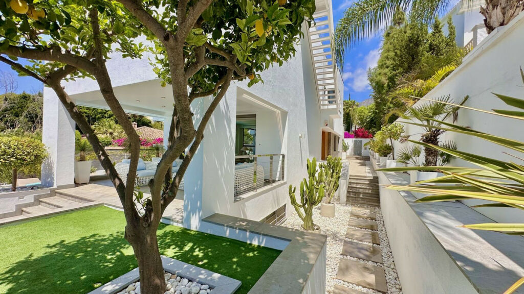 Detached Villa Nagüeles Málaga - image 50