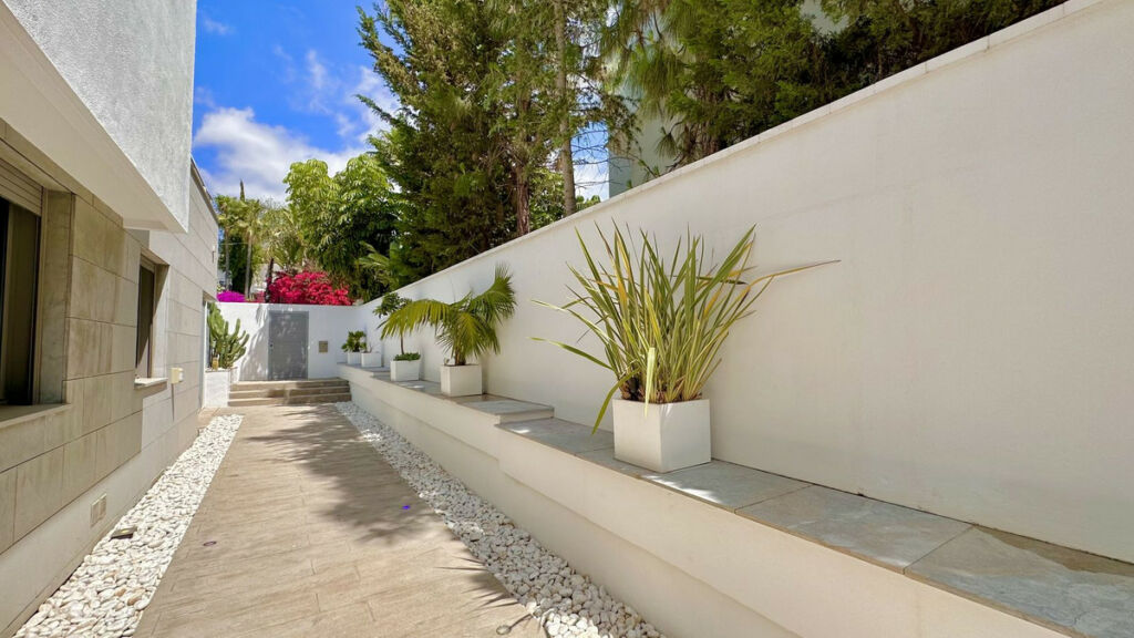 Detached Villa Nagüeles Málaga - image 52