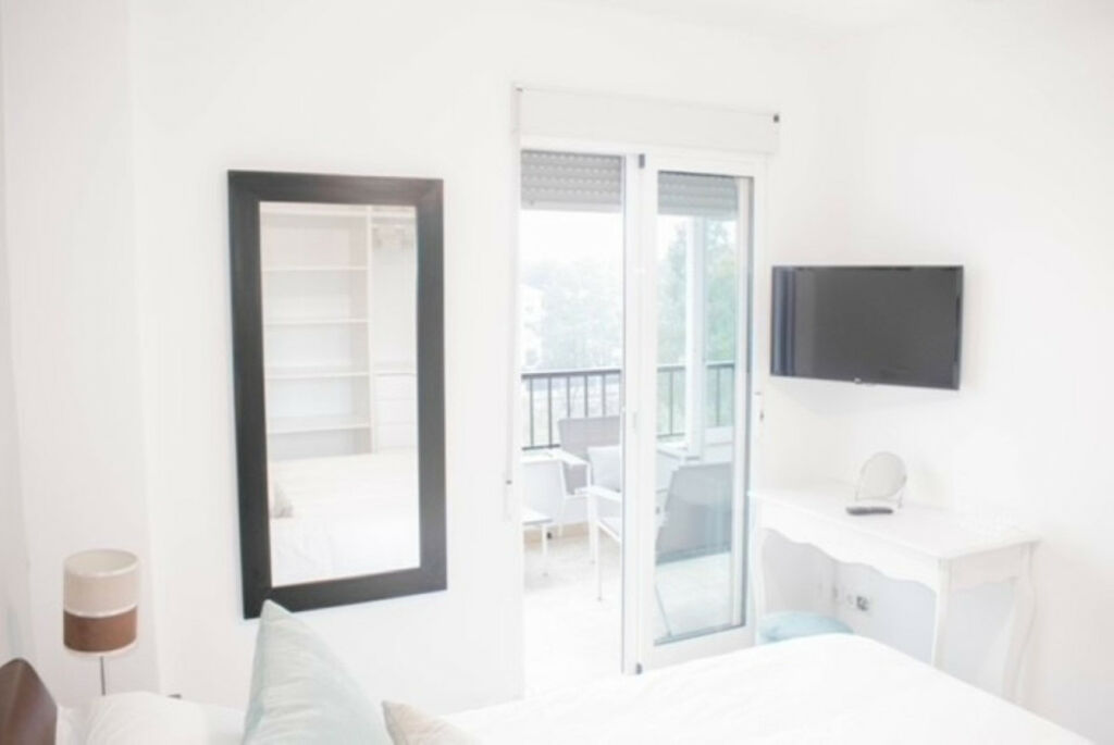 Top Floor Apartment Puerto Banús Málaga - image 6