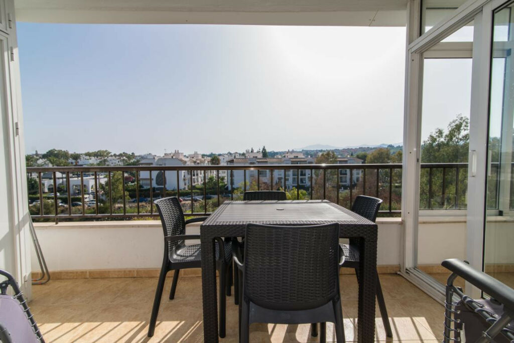 Top Floor Apartment Puerto Banús Málaga - image 7