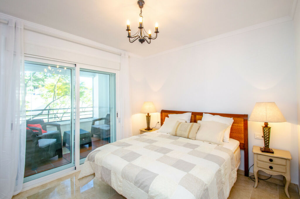 Middle Floor Apartment Puerto Banús Málaga - image 7