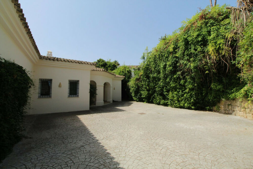 Detached Villa Sotogrande Alto Cádiz - image 72