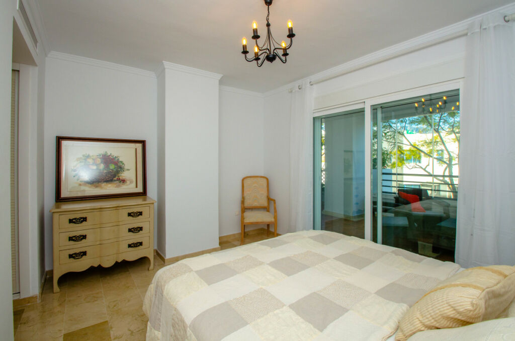 Middle Floor Apartment Puerto Banús Málaga - image 8