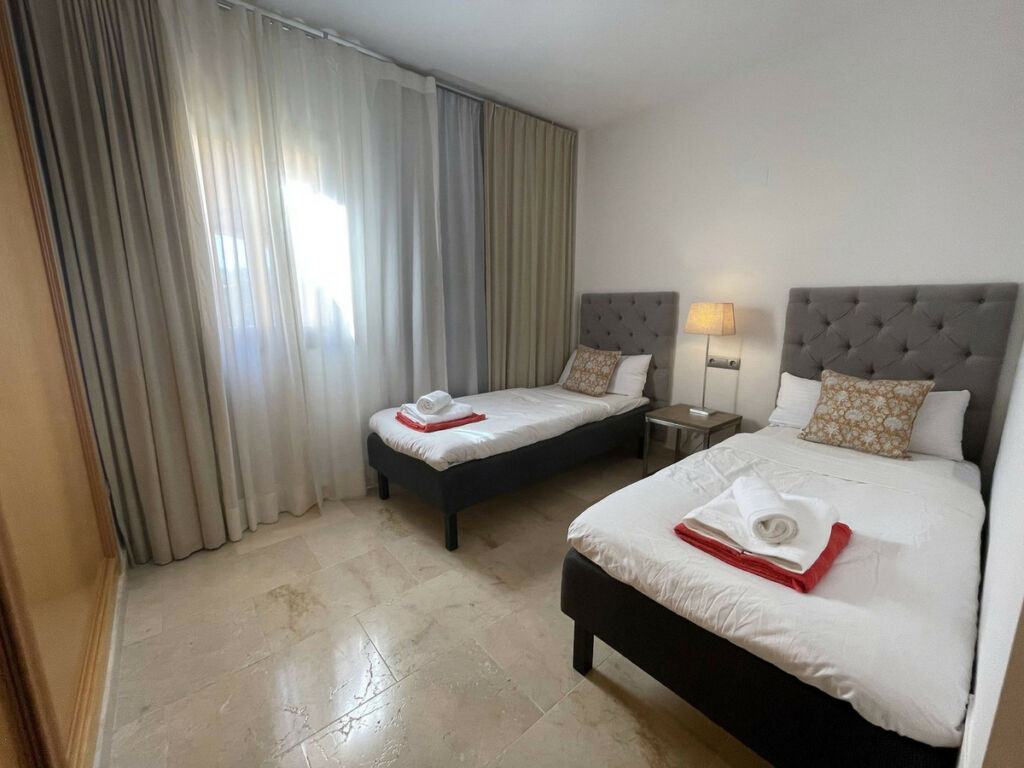 Middle Floor Apartment Benahavís Málaga - image 8