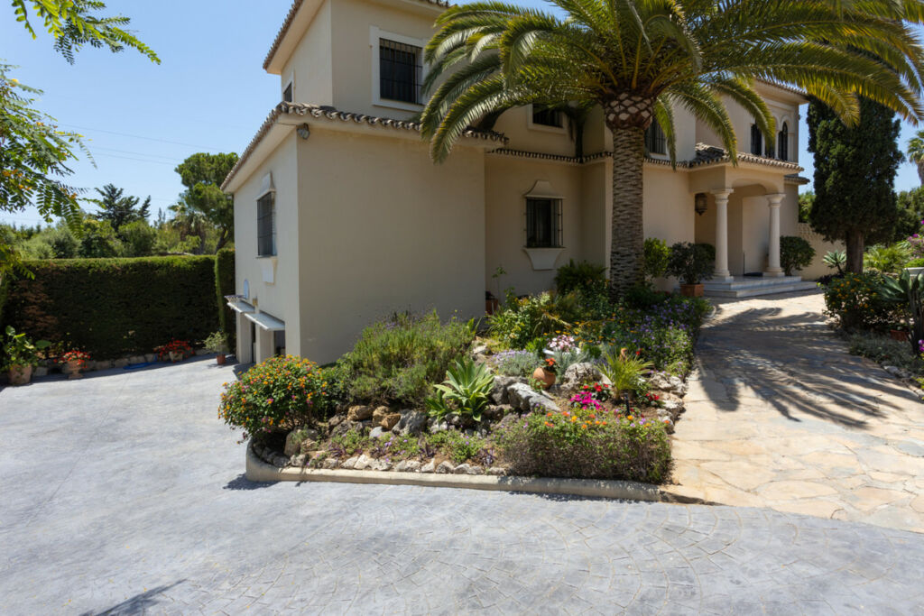 Detached Villa Marbella Málaga - image 8