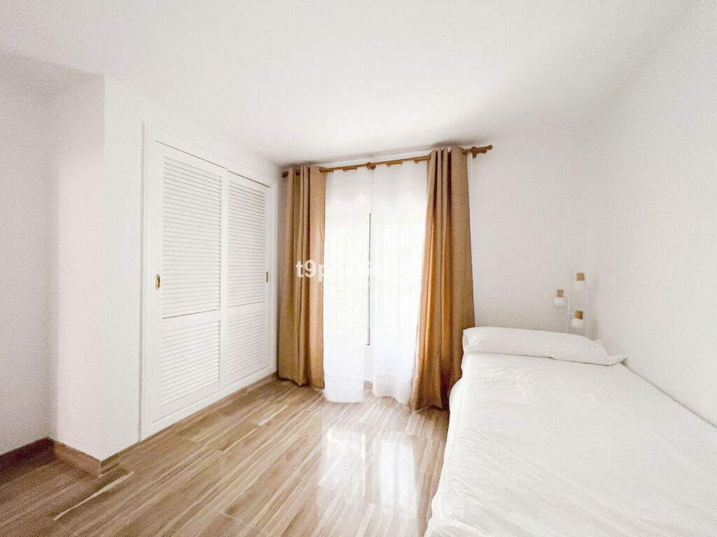 Middle Floor Apartment Bahía de Marbella Málaga - image 9