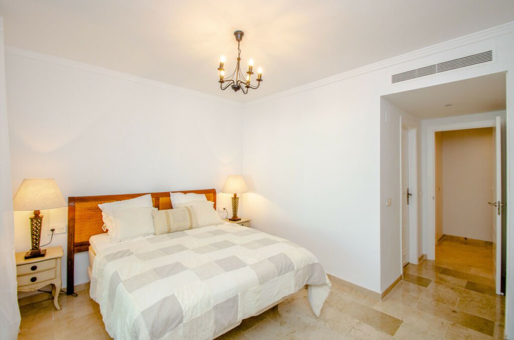 Middle Floor Apartment Puerto Banús Málaga - image 9