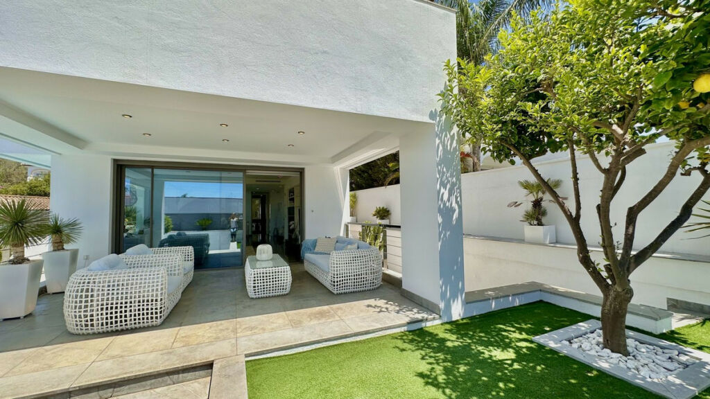 Detached Villa Nagüeles Málaga - image 9