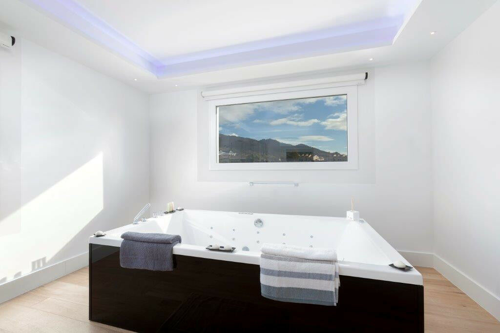 Detached Villa Sierra Blanca Málaga - image 10