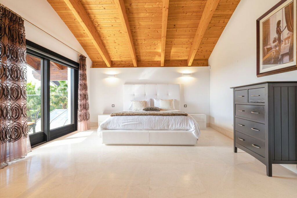 Detached Villa Los Flamingos Málaga - image 11