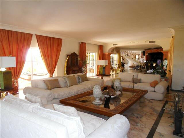 Detached Villa La Quinta Málaga - image 11
