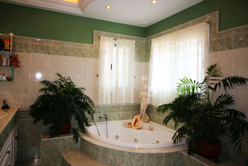 Detached Villa San Pedro de Alcántara Málaga - image 11