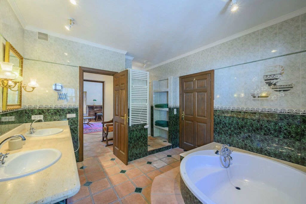 Detached Villa Ojén Málaga - image 11
