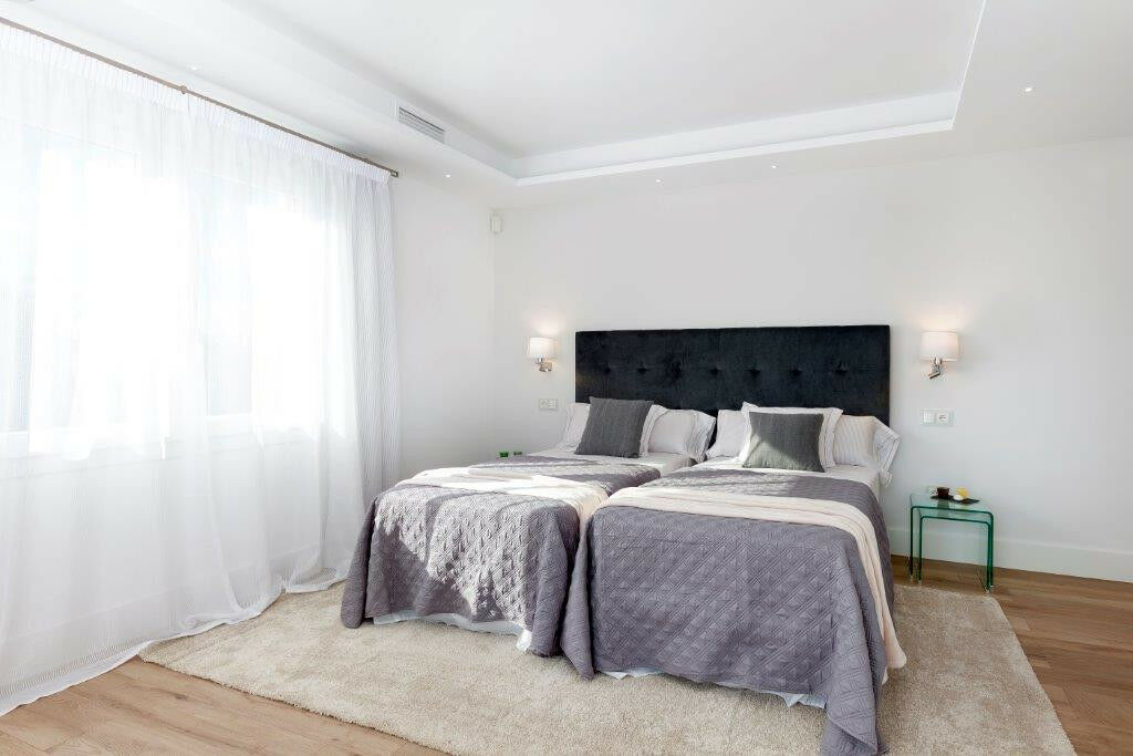 Detached Villa Sierra Blanca Málaga - image 16