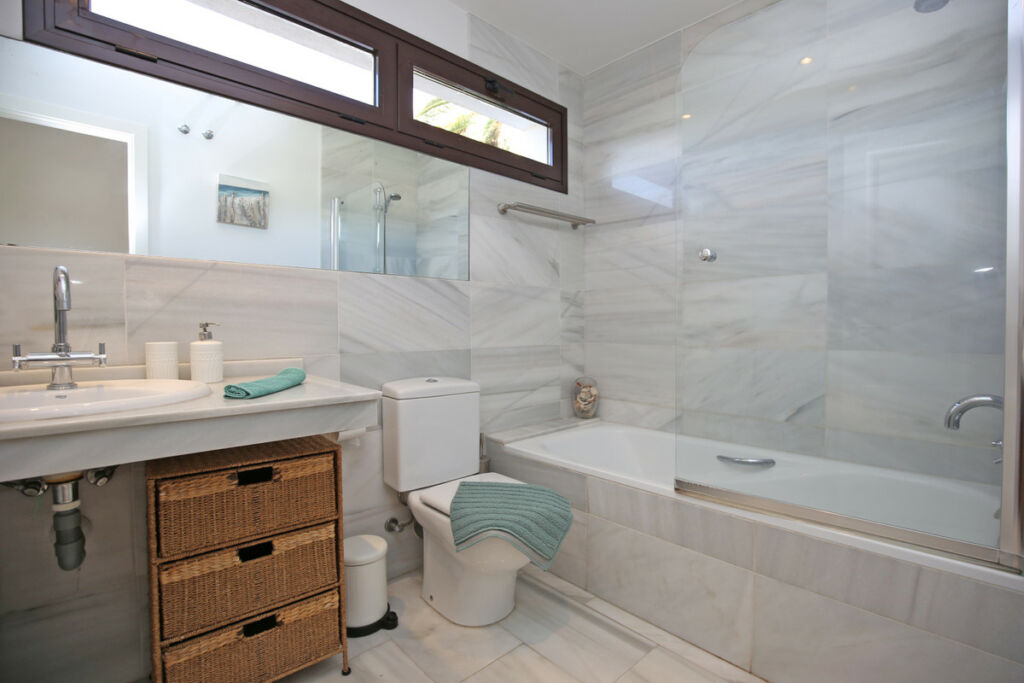 Detached Villa Marbella Málaga - image 16