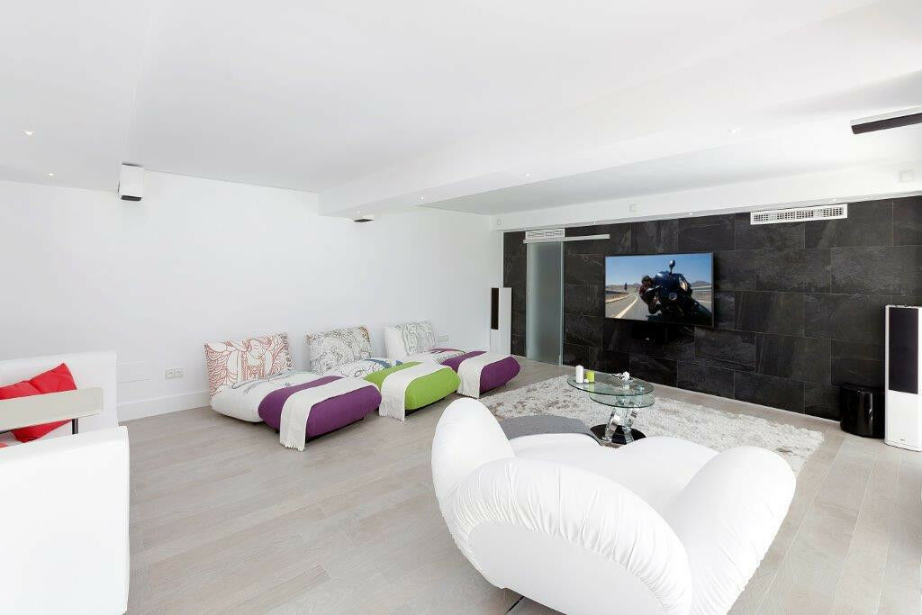 Detached Villa Sierra Blanca Málaga - image 17