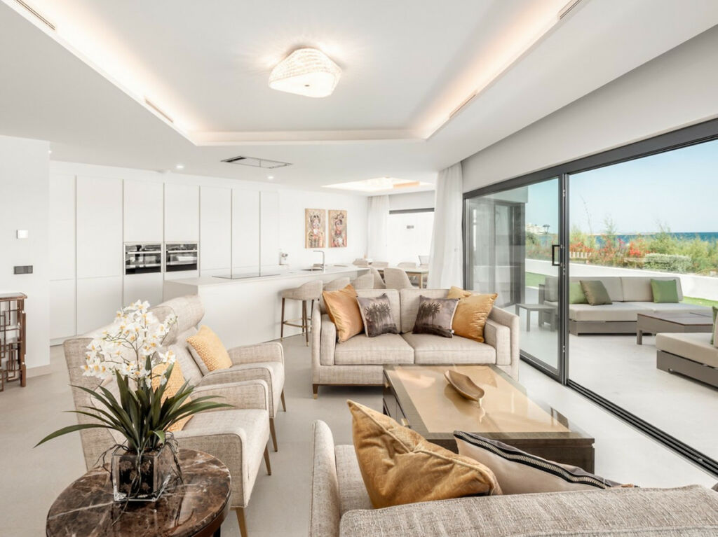 Townhouse Estepona Málaga - image 2