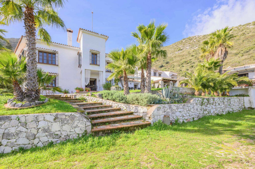 Detached Villa Ojén Málaga - image 2