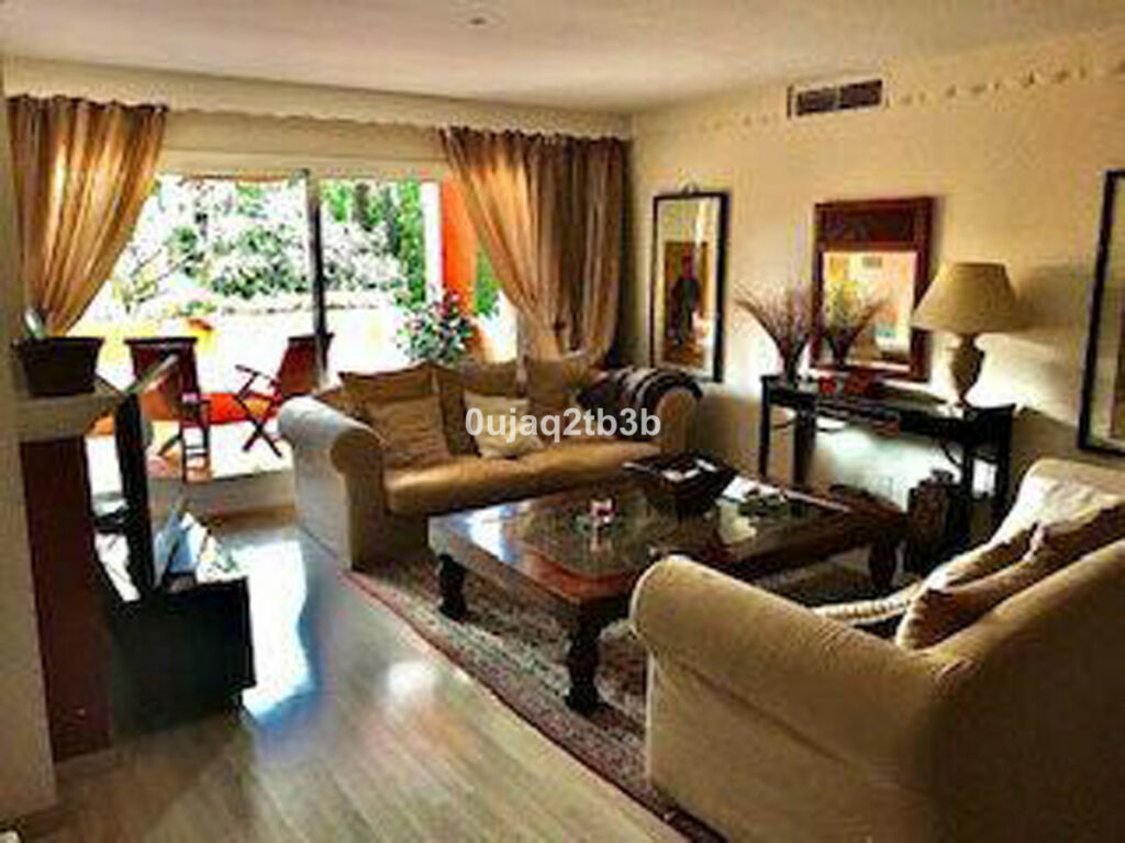 Middle Floor Apartment New Golden Mile Málaga - image 2