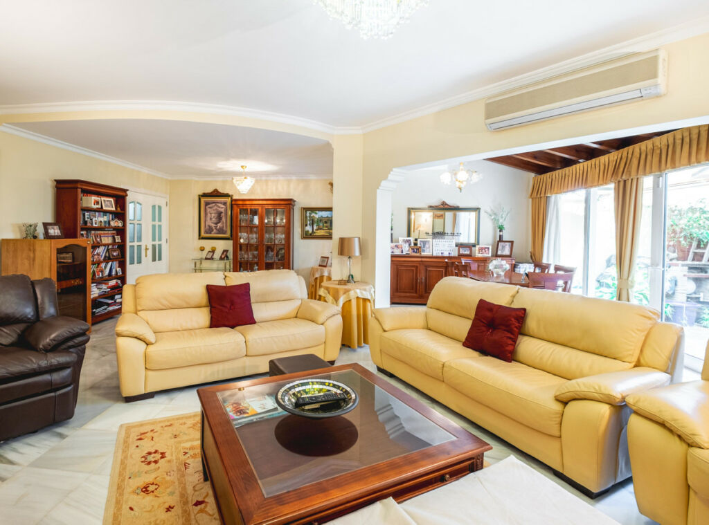 Townhouse Fuengirola Málaga - image 2