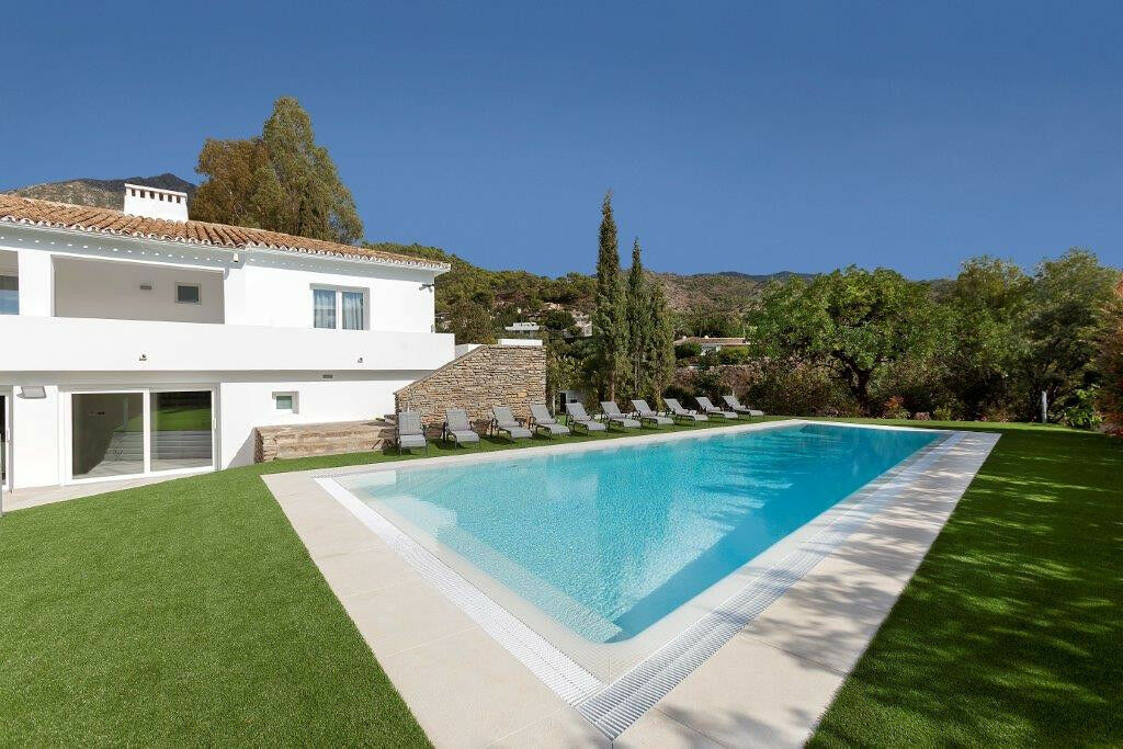 Detached Villa Sierra Blanca Málaga - image 2