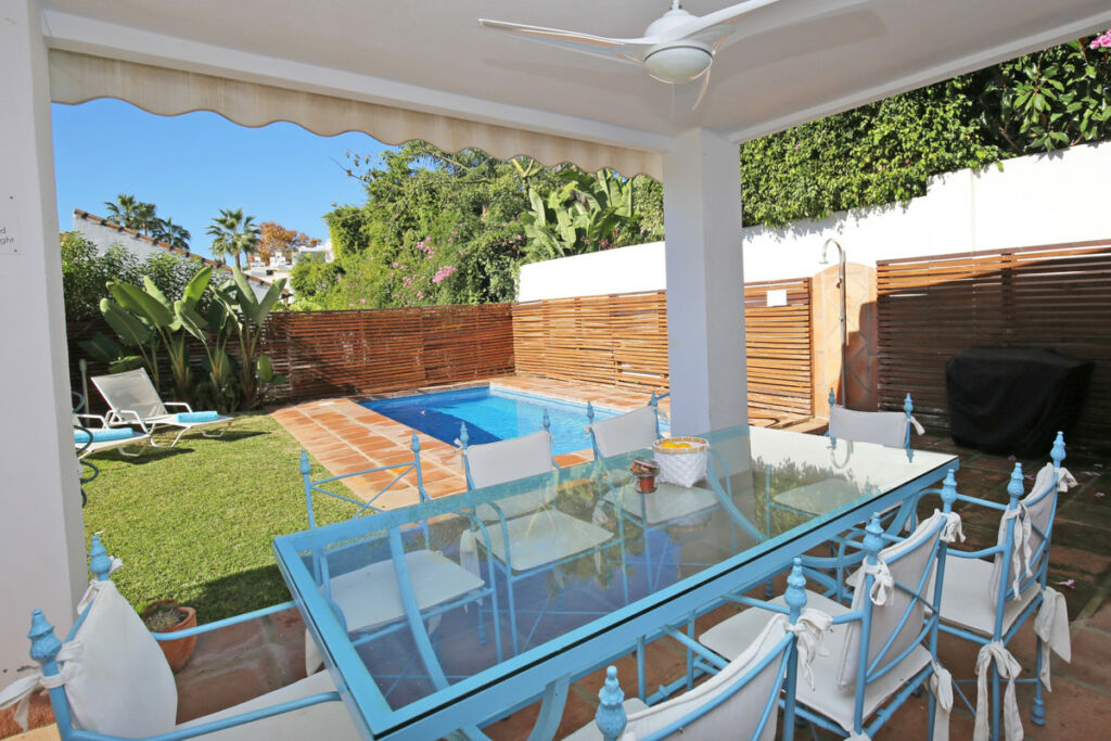 Detached Villa Marbella Málaga - image 2