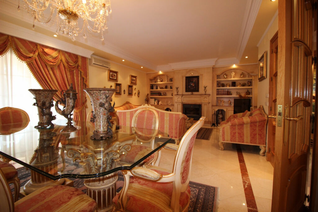 Detached Villa San Pedro de Alcántara Málaga - image 2