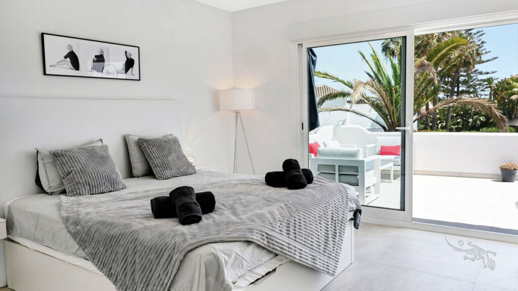 Semi-Detached House Costabella Málaga - image 21