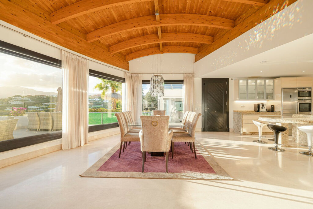 Detached Villa Los Flamingos Málaga - image 2