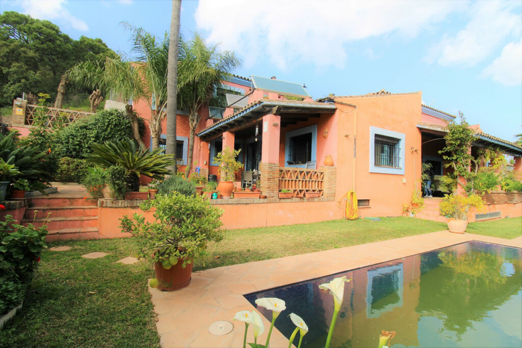 Detached Villa New Golden Mile Málaga - image 34