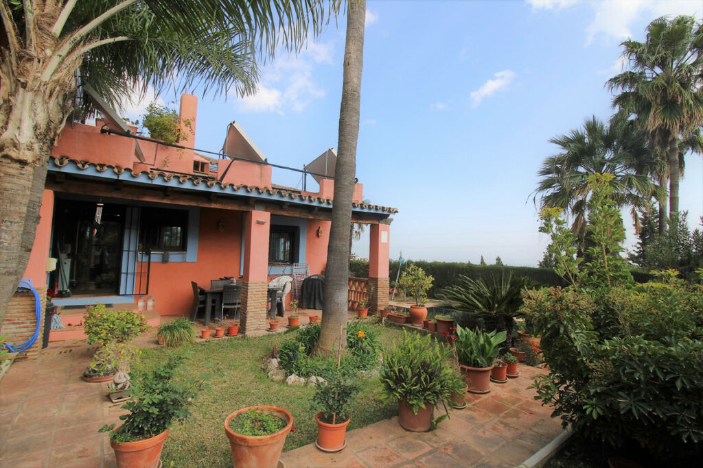 Detached Villa New Golden Mile Málaga - image 37