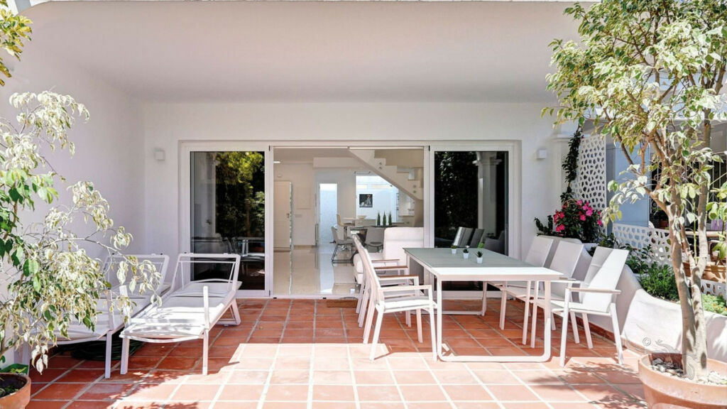 Semi-Detached House Costabella Málaga - image 4