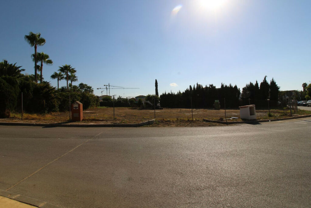 Residential Plot The Golden Mile Málaga - image 4
