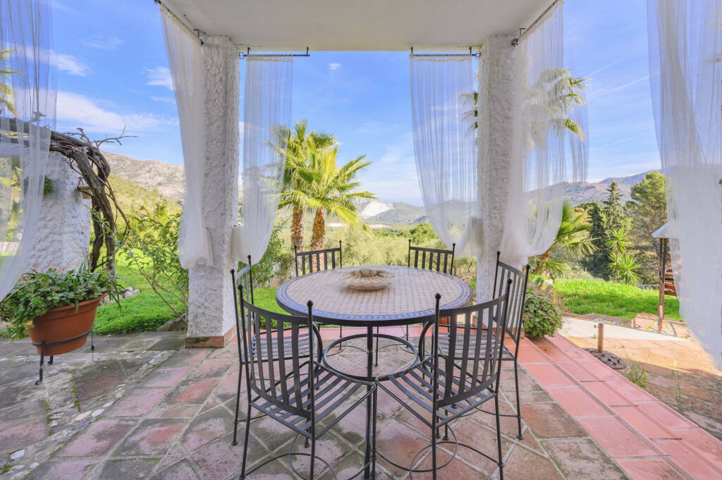 Detached Villa Ojén Málaga - image 4