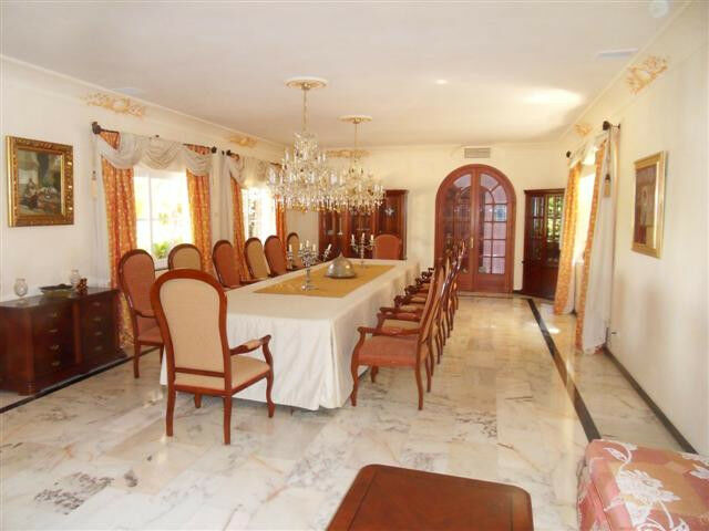 Detached Villa La Quinta Málaga - image 4