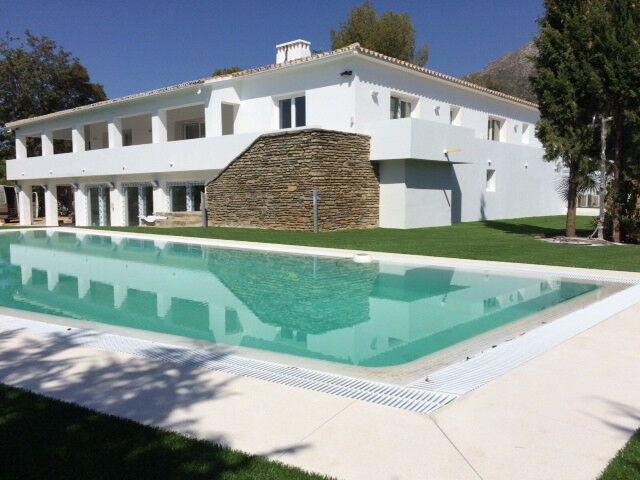Detached Villa Sierra Blanca Málaga - image 4