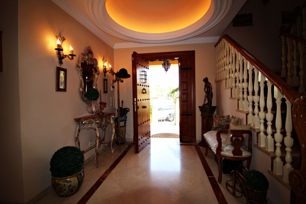 Detached Villa San Pedro de Alcántara Málaga - image 4